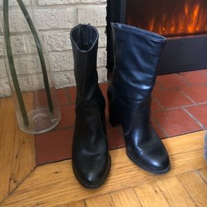 Black boots in great condition.